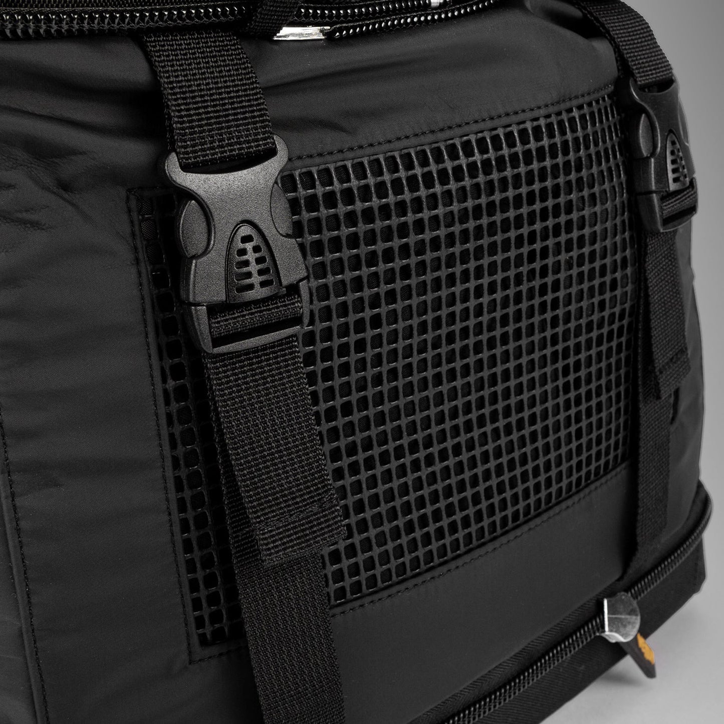 Venum Challenger Xtrem Evo Zaino (50-63L) – Nero/Oro