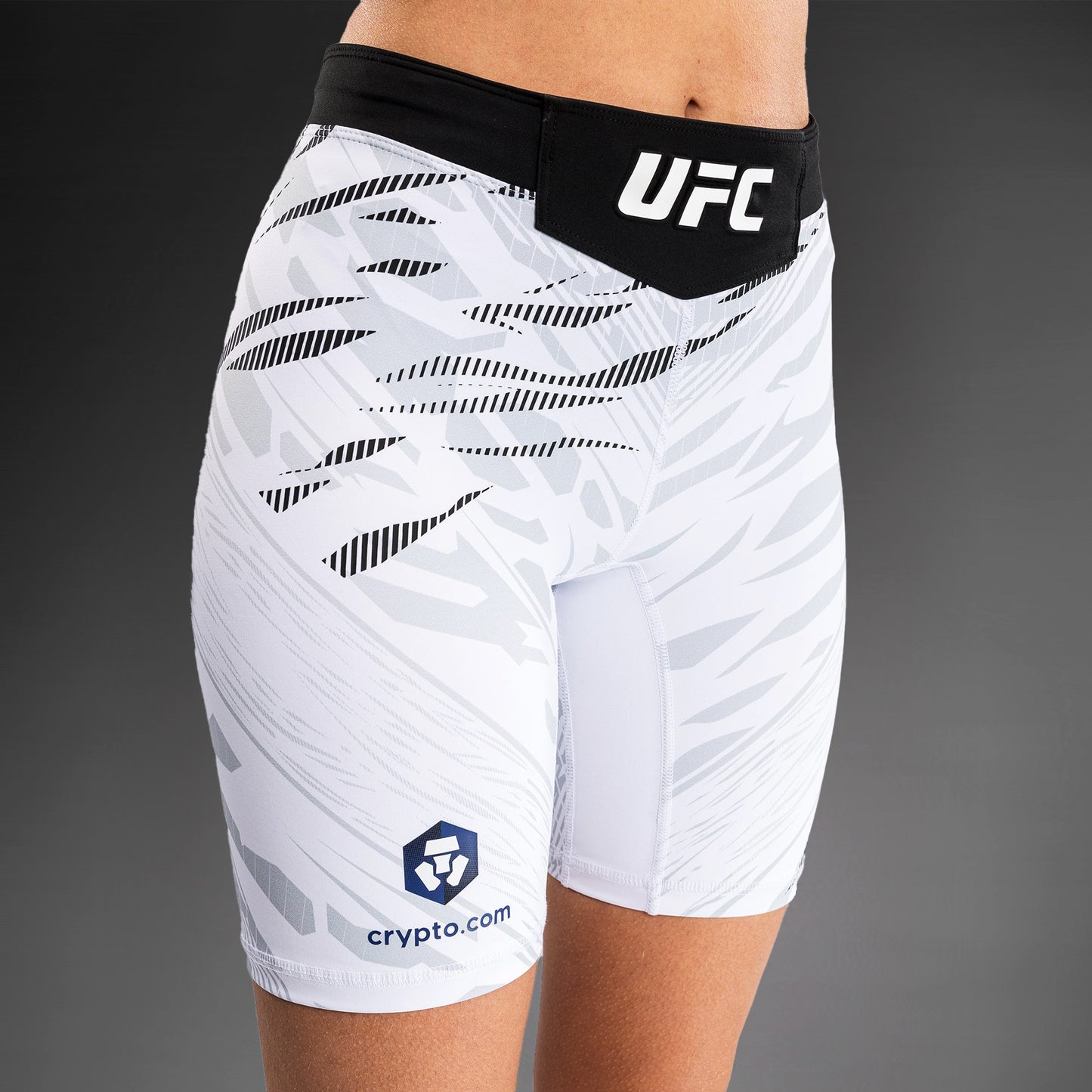 UFC Fusion by Venum Authentic Fight Night Vale Tudo Shorts per Donna - Fit Largo - Bianco