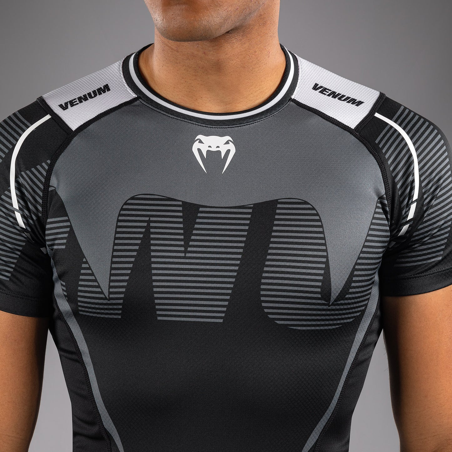 Venum Adrenaline Rashguard a manica corta – Nero/Grigio Argento