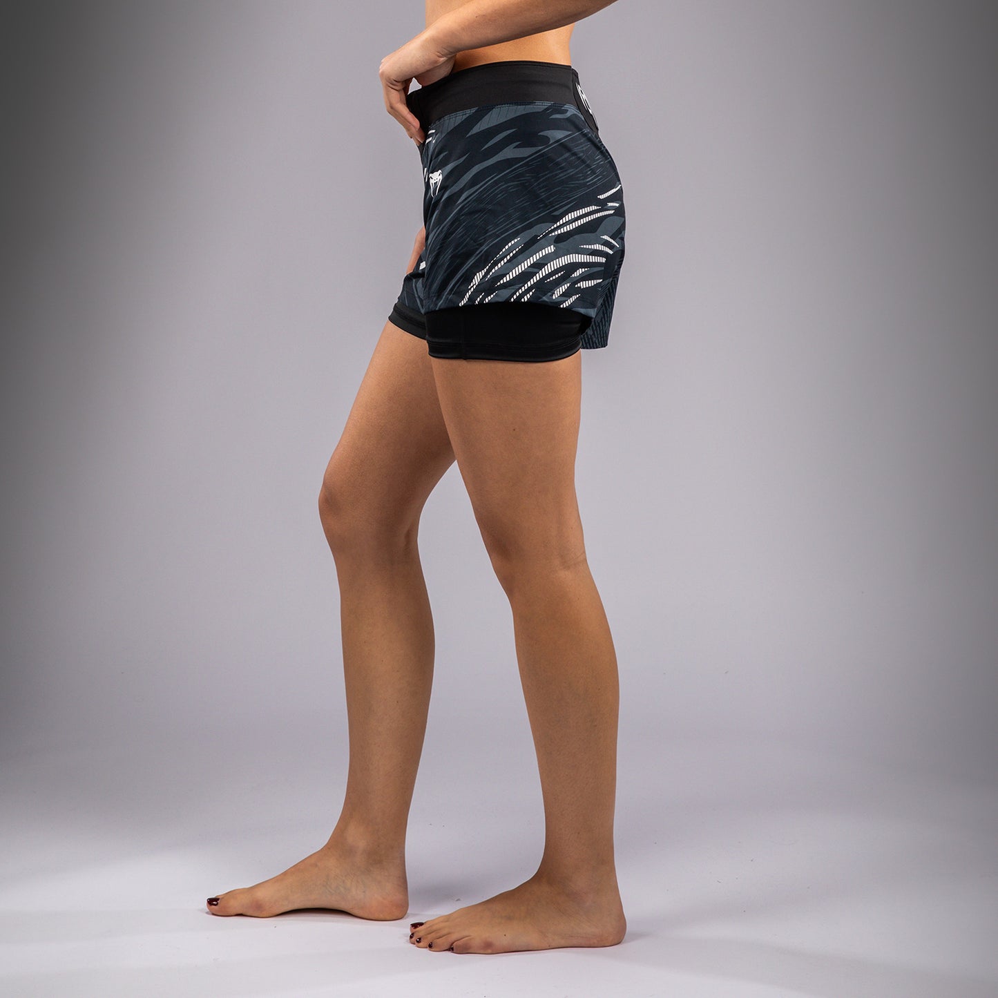 UFC Fusion by Venum Authentic Fight Night Shorts da Lotta per Donna - Nero