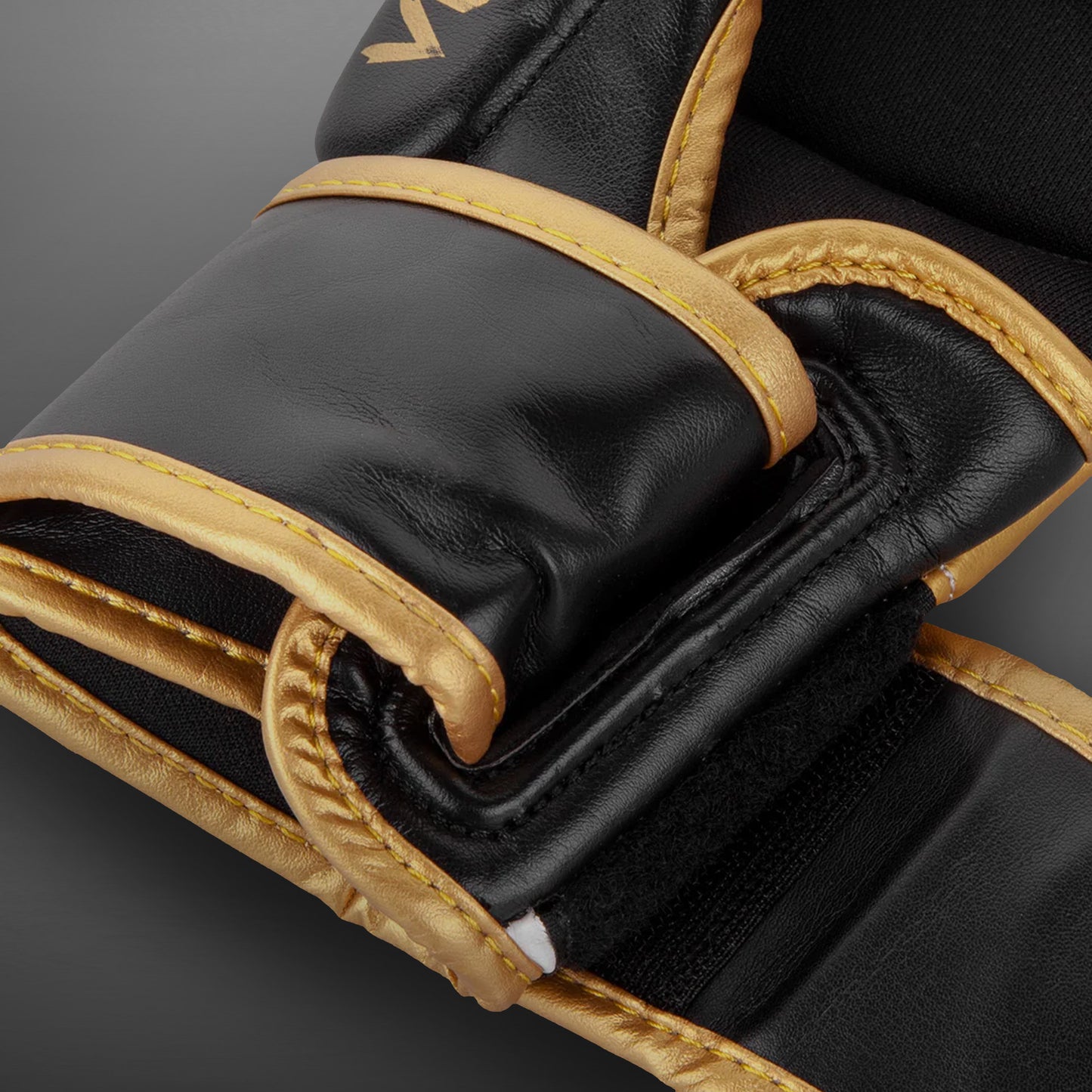 Venum Challenger 3.0 Guanti da combattimento - Bianco/Nero/Oro