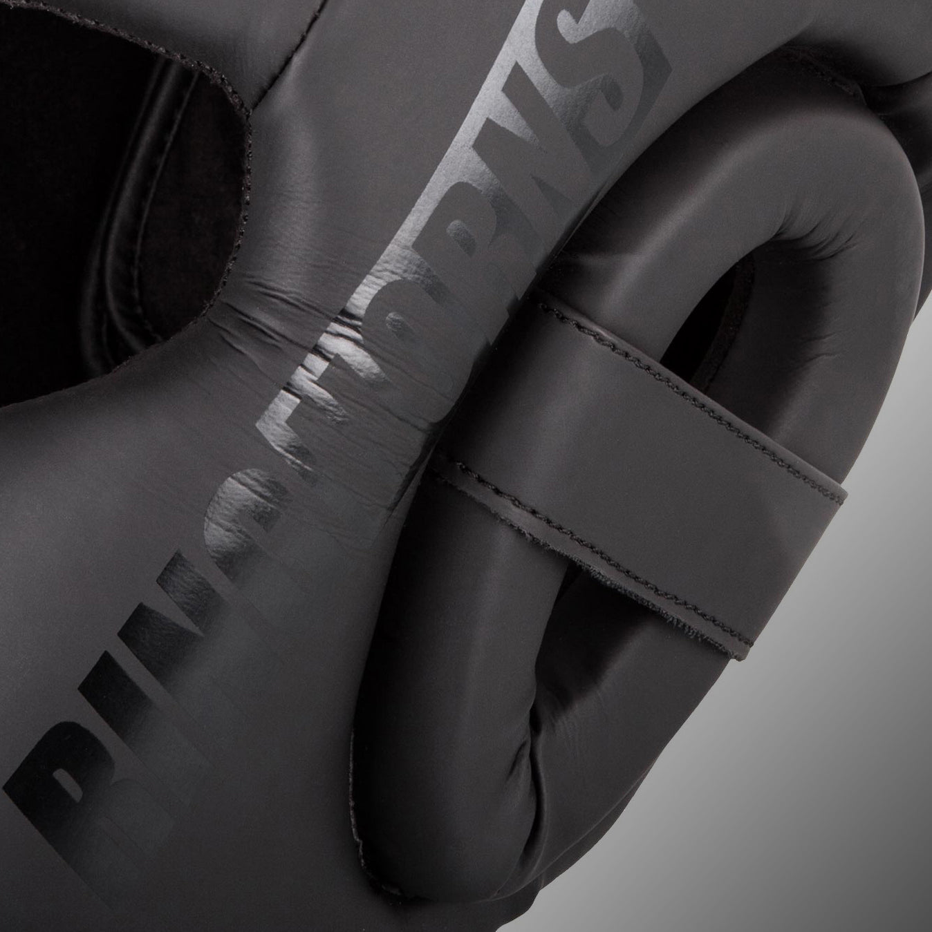 Ringhorns Charger by Venum Headgear – Nero/Nero