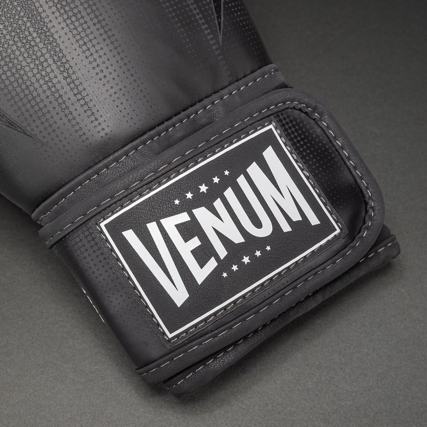 Venum Stealth Guantoni da boxe – Nero/Bianco