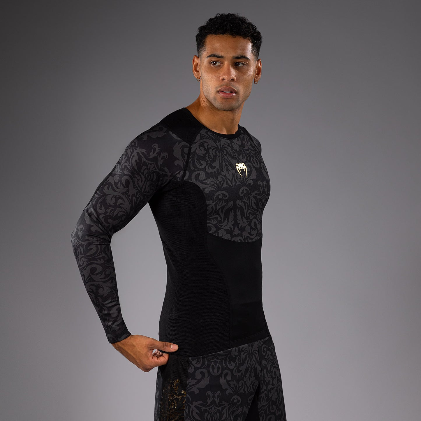 Venum x Topuria Unmatched Edition Rashguard a Maniche Lunghe - Nero/Oro