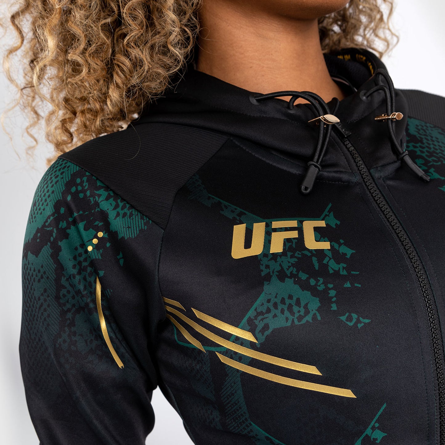 UFC Adrenaline by Venum Personalized Authentic Fight Night Felpa con cappuccio Walkout da donna - Emerald Edition - Verde/Nero/Oro