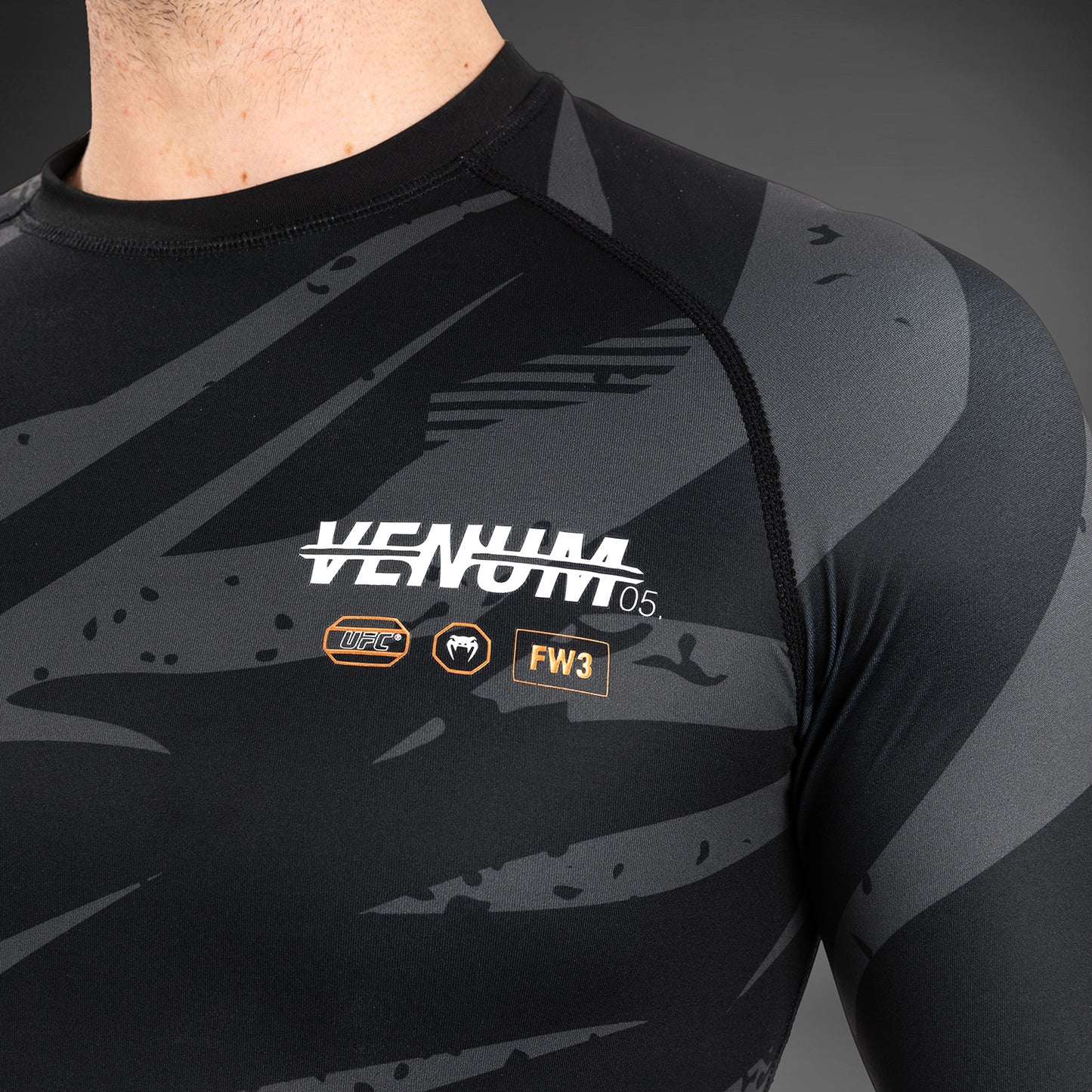 UFC Adrenaline by Venum Fight Week performance Rashguard A Manica Lunga - Urban Camo