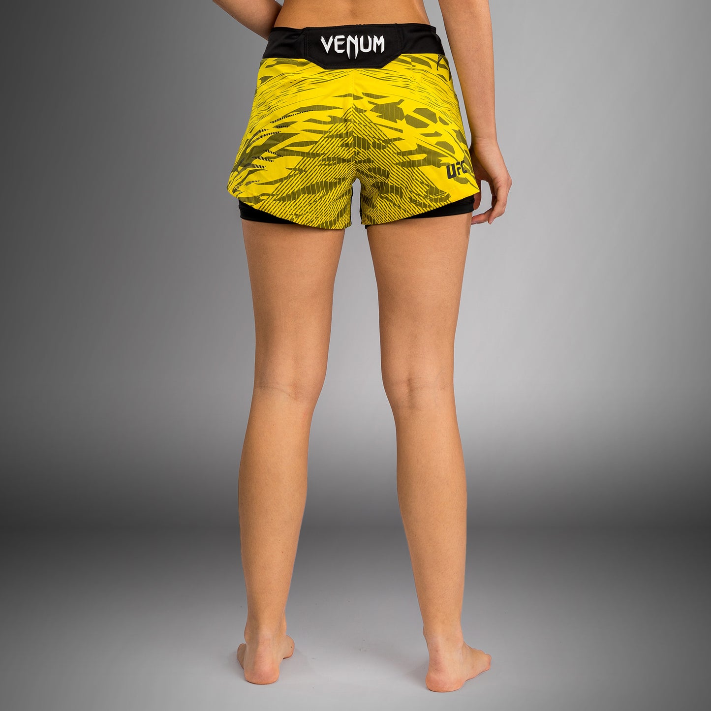 UFC Fusion by Venum Authentic Fight Night Shorts da Lotta per Donna - Giallo