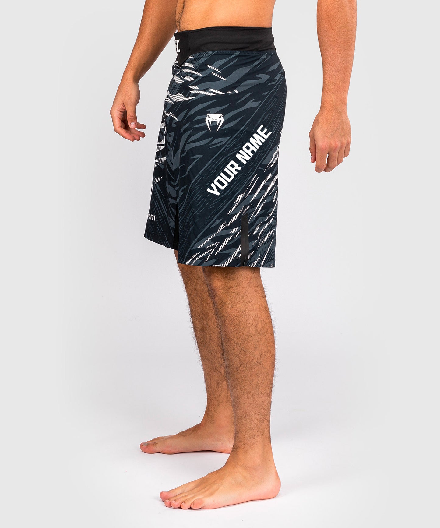 UFC Fusion by Venum Personalizzati Authentic Fight Night Shorts da Lotta per Uomo - Fit Largo - Nero
