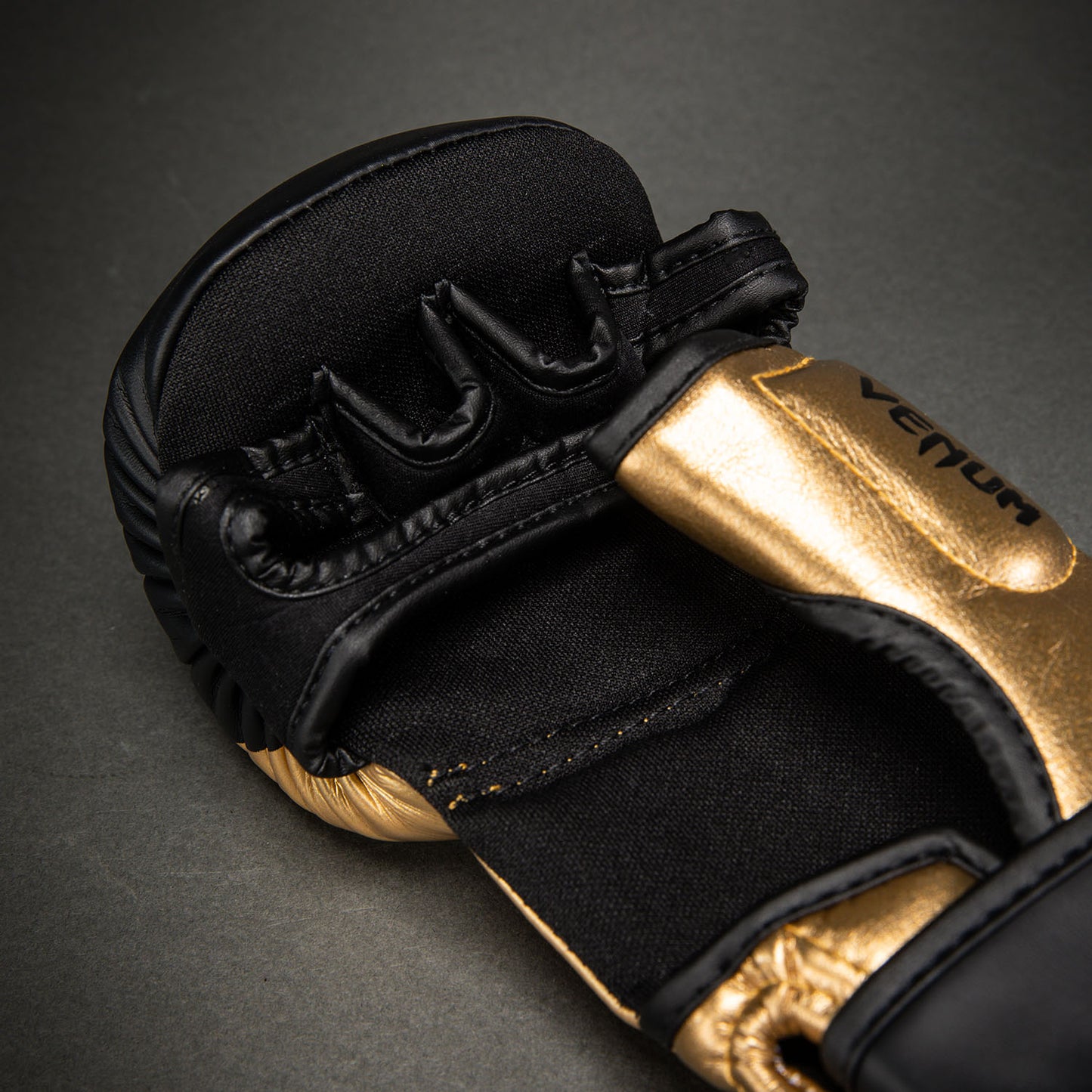 Venum Attack 2.0 Guanti da Sparring – Oro/Nero