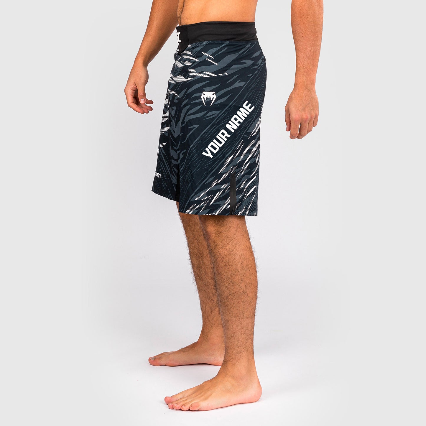 UFC Fusion by Venum Personalizzati Authentic Fight Night Shorts da Lotta per Uomo - Fit Largo - Nero
