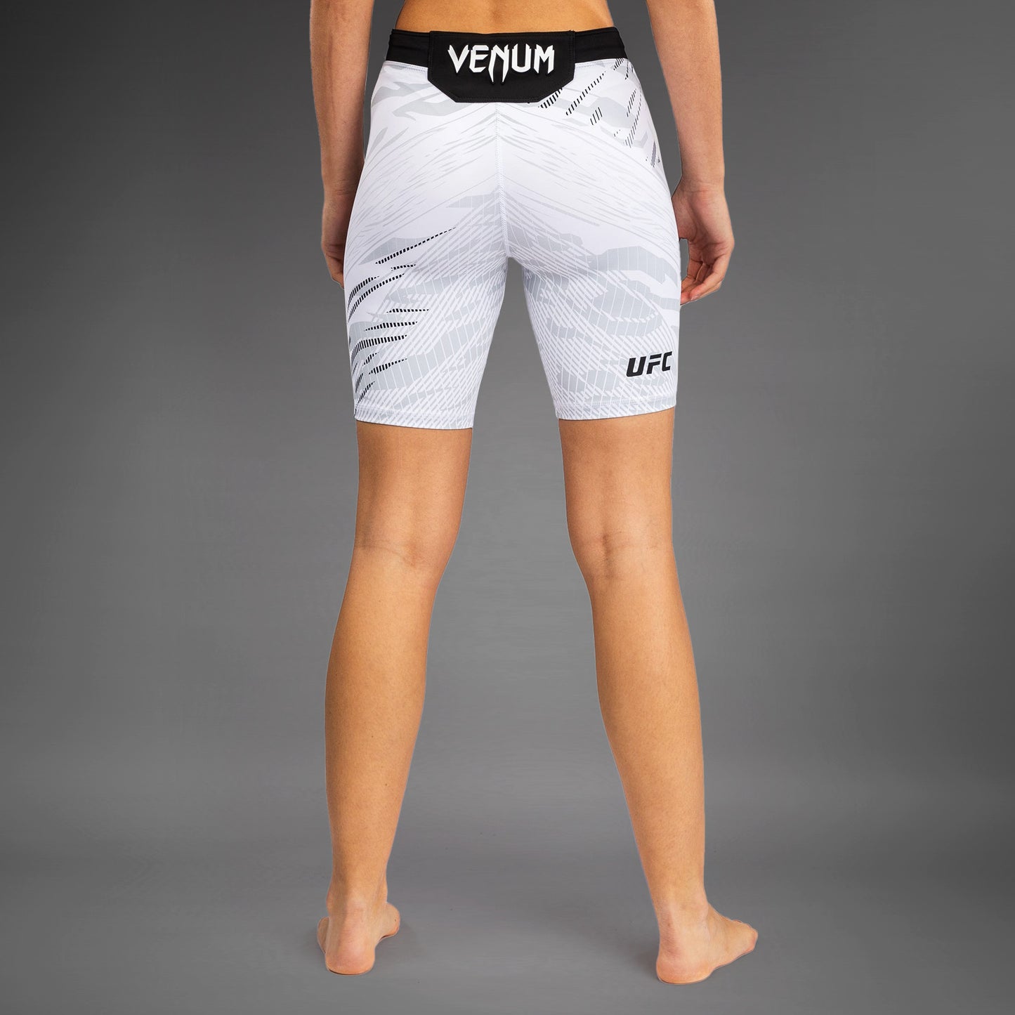 UFC Fusion by Venum Authentic Fight Night Vale Tudo Shorts per Donna - Fit Largo - Bianco