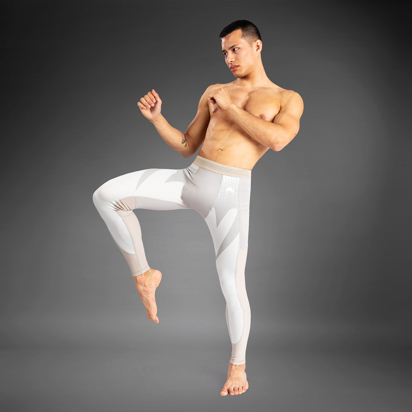 Venum Attack Pantaloni a Compressione da Uomo - Sabbia