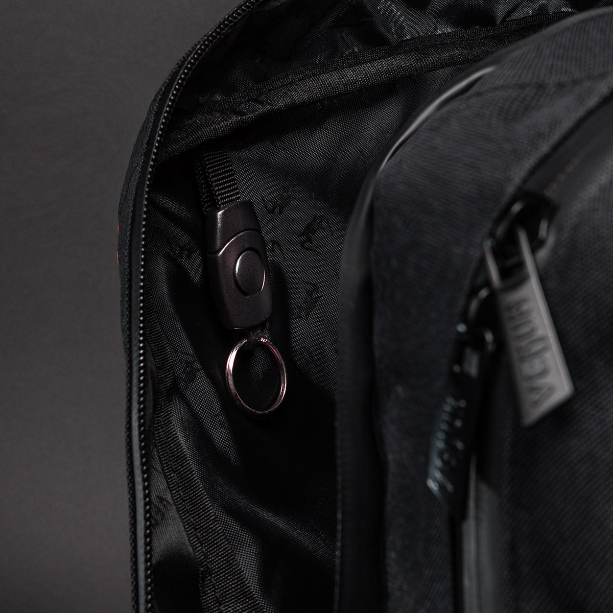 Venum Amazonia Reborn Zaino (15-25 L) - Nero/Rosso