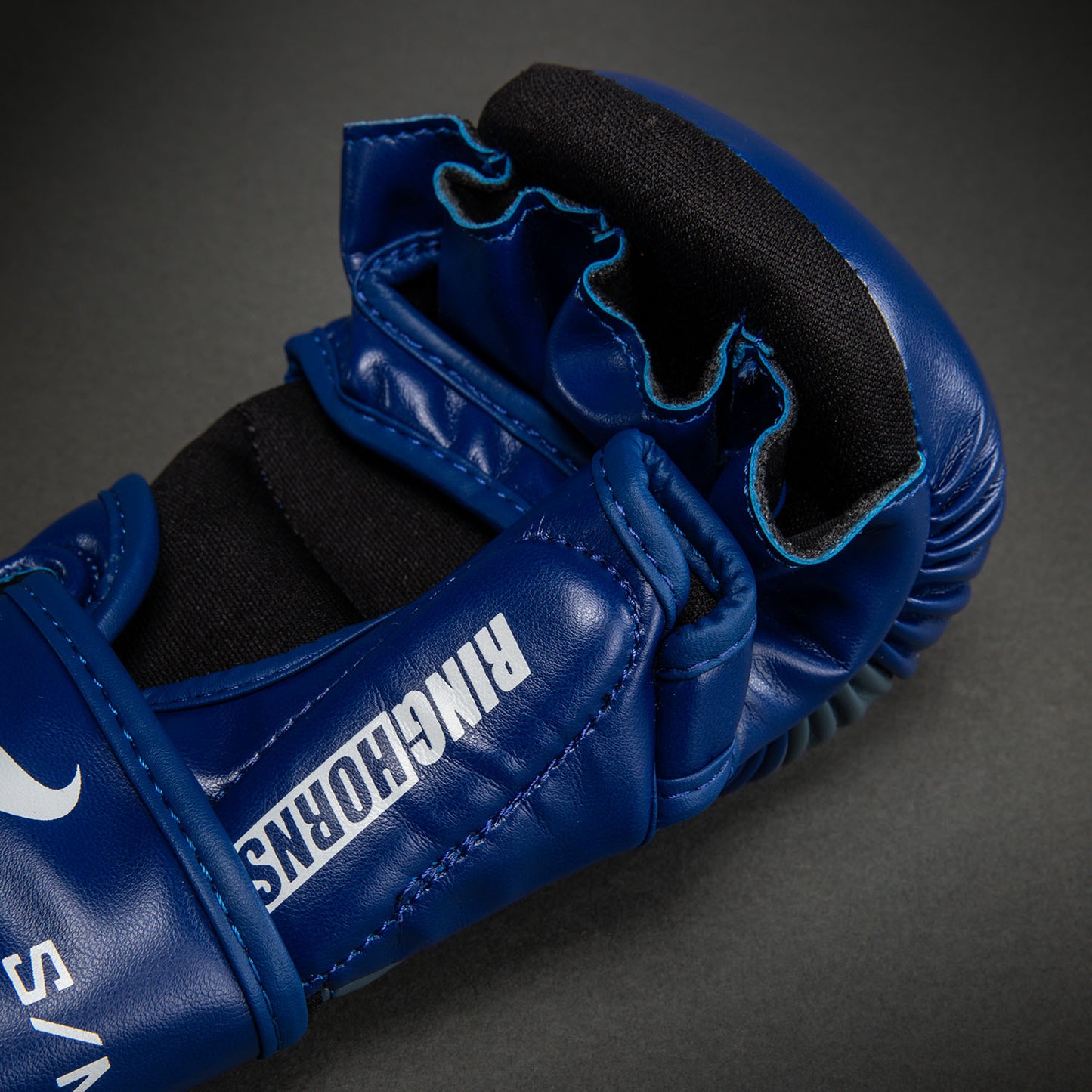 Ringhorns Charger by Venum Guanti da sparring MMA - Blu navy/Rosso