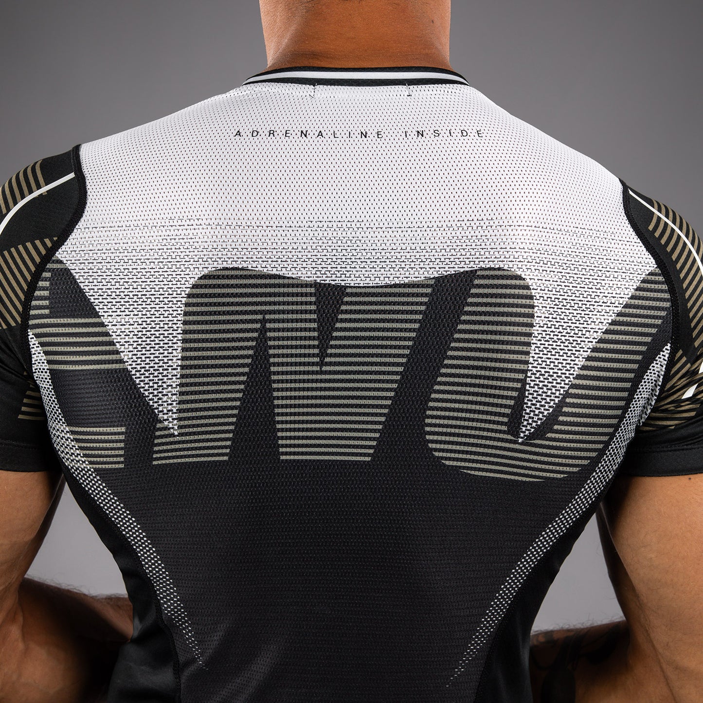 Venum Adrenaline Rashguard a maniche corte – Nero/Sabbia