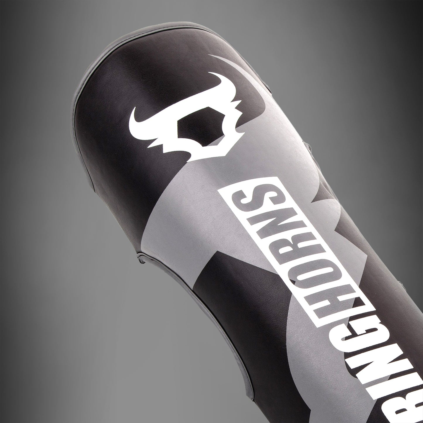 Ringhorns Charger by Venum Shin Guards and Foot Protectors – Nero