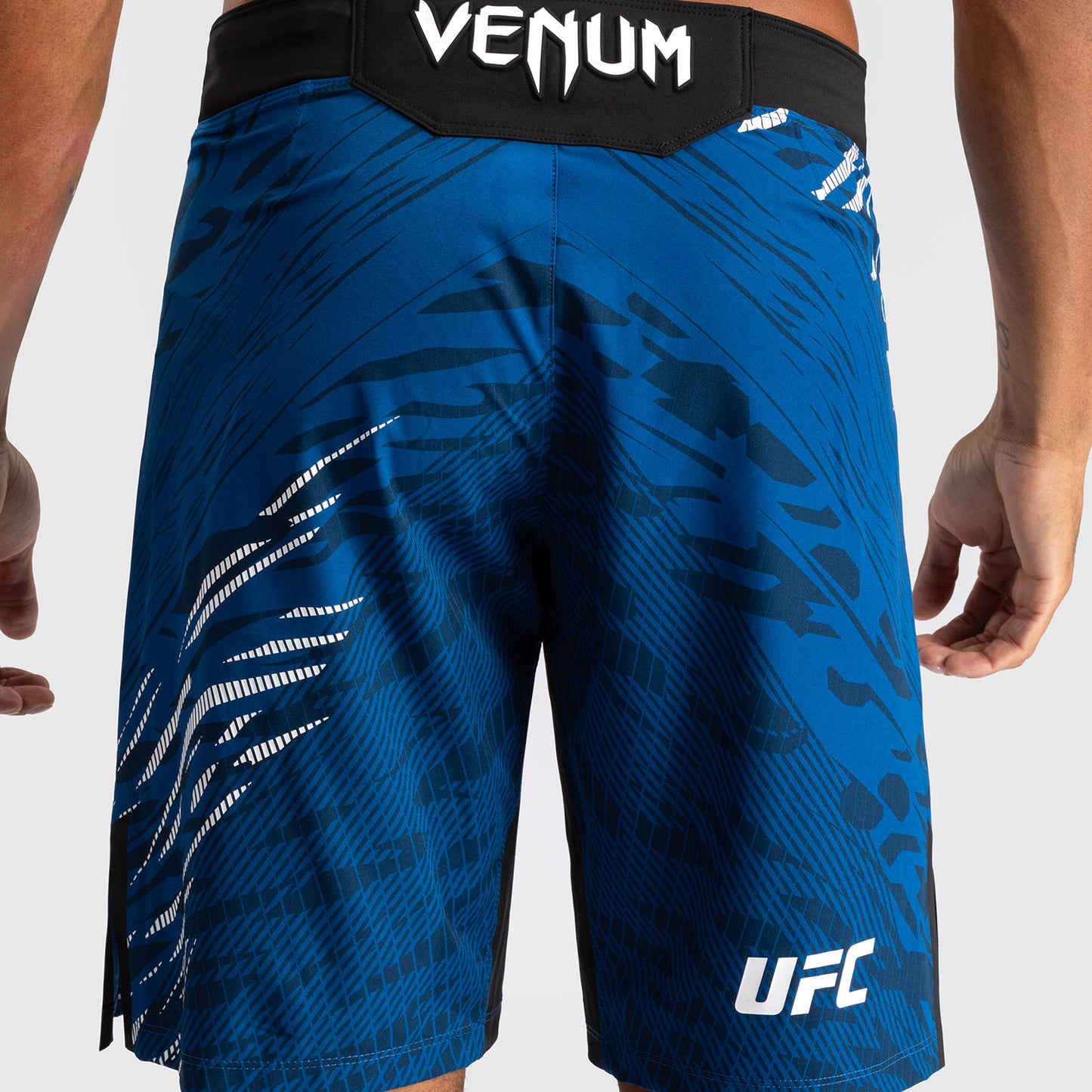 UFC Fusion by Venum Personalizzati Authentic Fight Night Shorts da Lotta per Uomo - Fit Largo - Blu