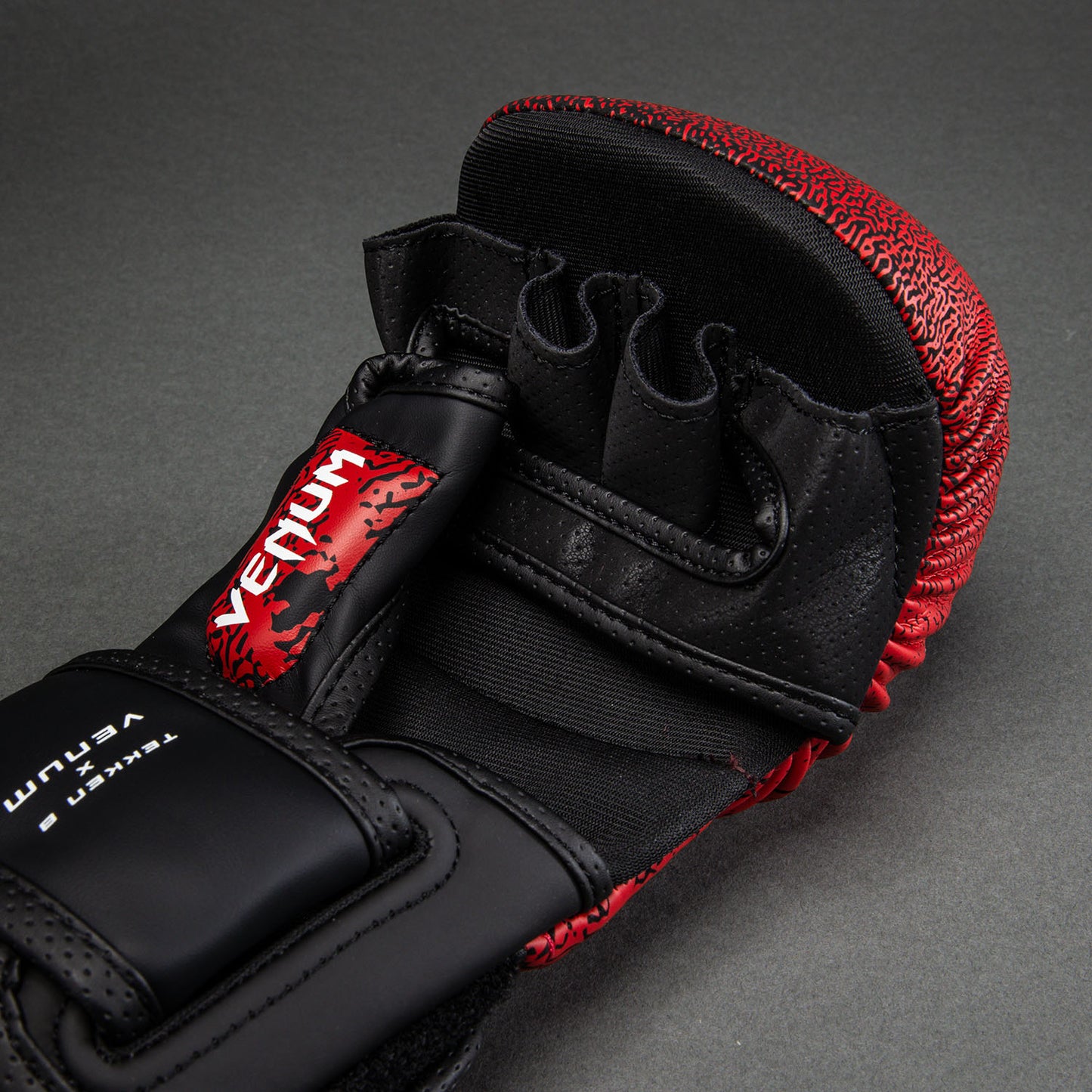 Venum x TEKKEN 8 Kazuya Guantoni da Sparring - Rosso/Nero