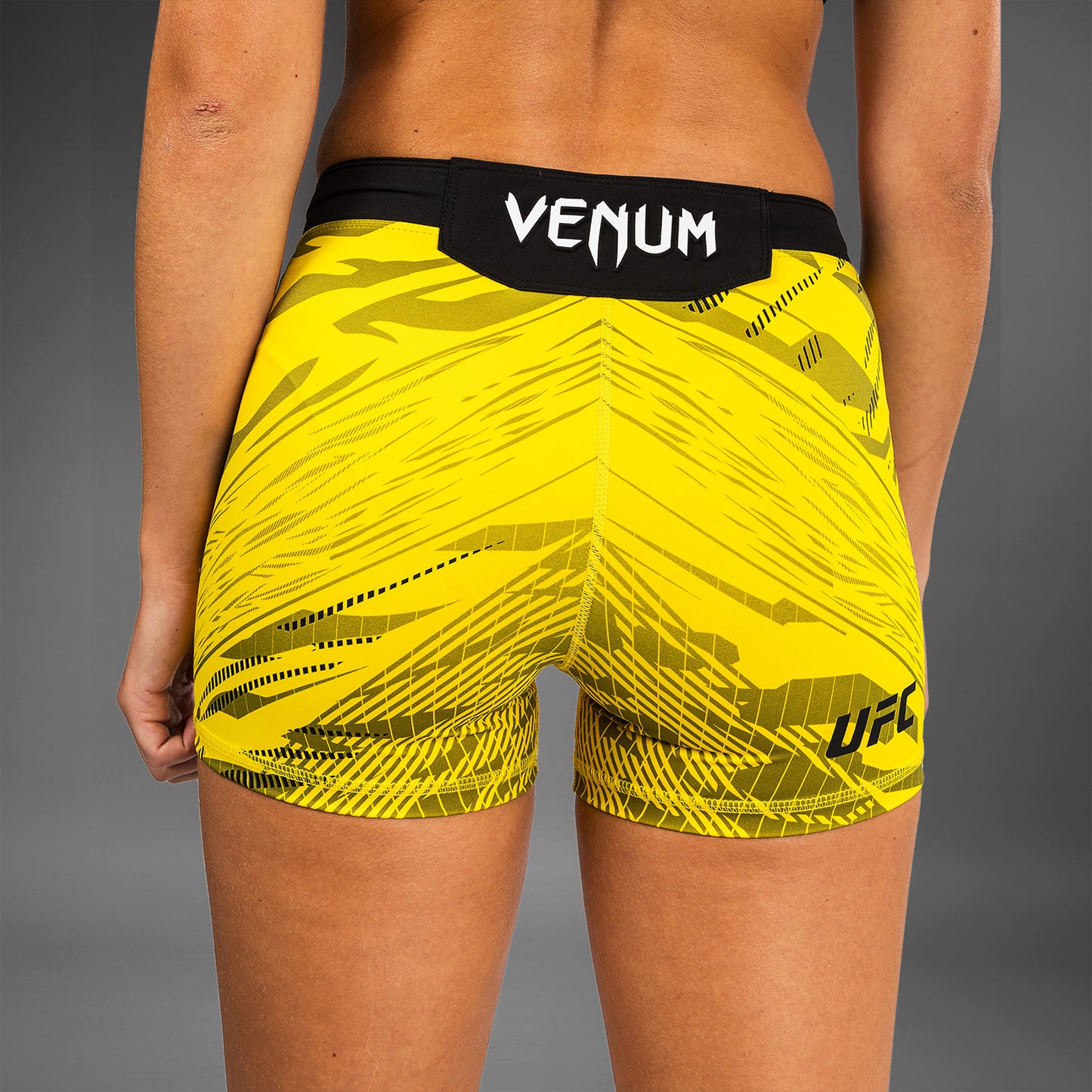 UFC Fusion by Venum Authentic Fight Night Vale Tudo Shorts per Donna - Fit Corto - Giallo