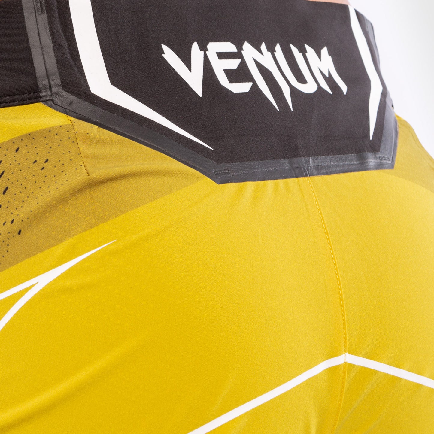 Fightshorts Donna UFC Venum Authentic Fight Night - Vestibilità Corta - Giallo