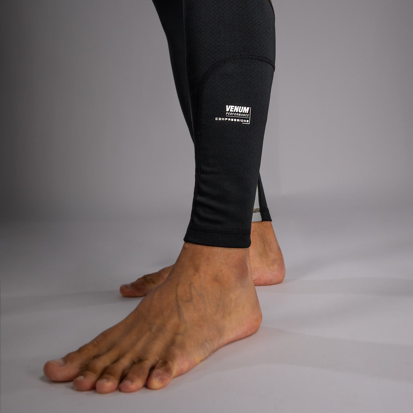 Venum Adrenaline Pantaloni Compressivi – Nero/Grigio Argento
