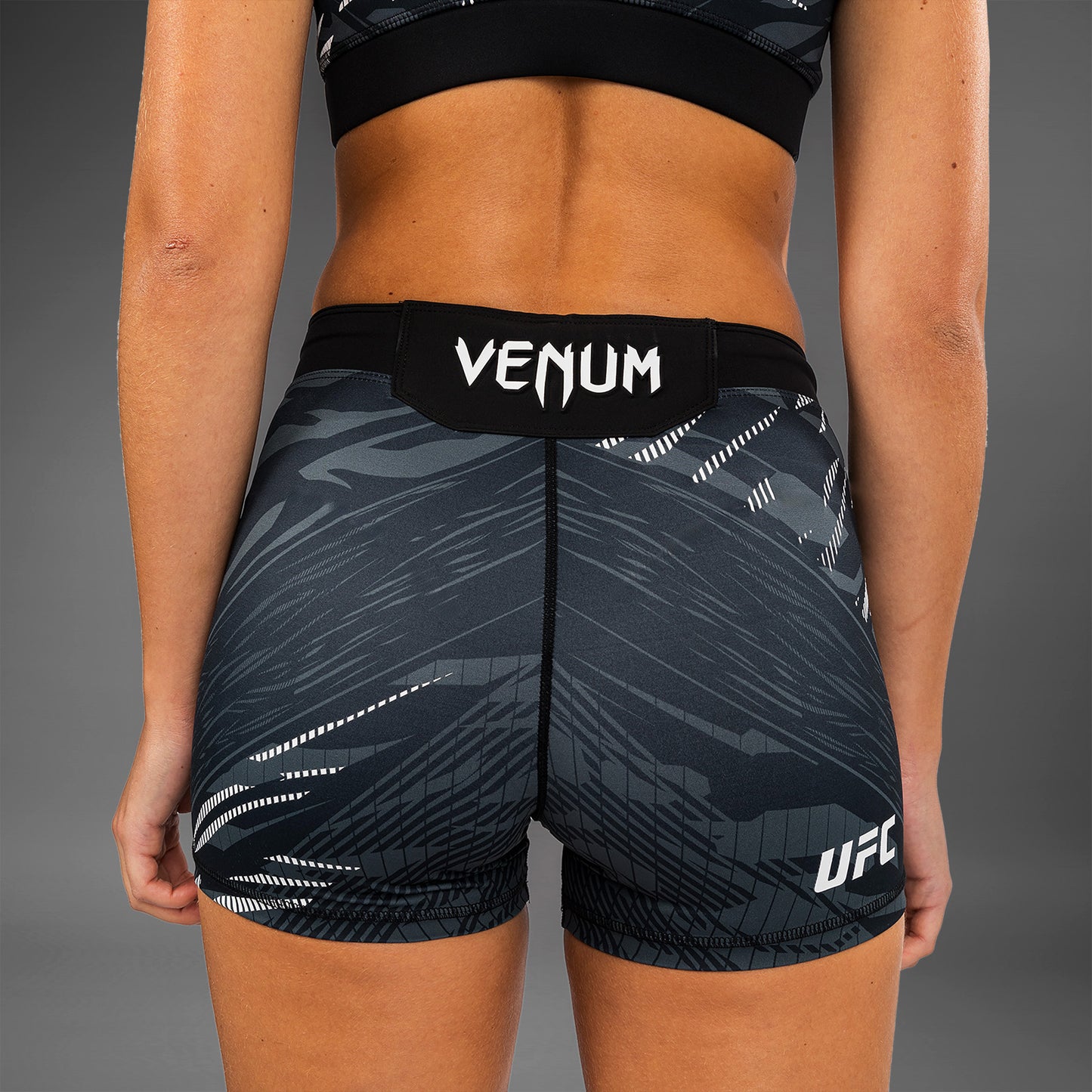 UFC Fusion by Venum Authentic Fight Night Vale Tudo Shorts per Donna - Fit Corto - Nero