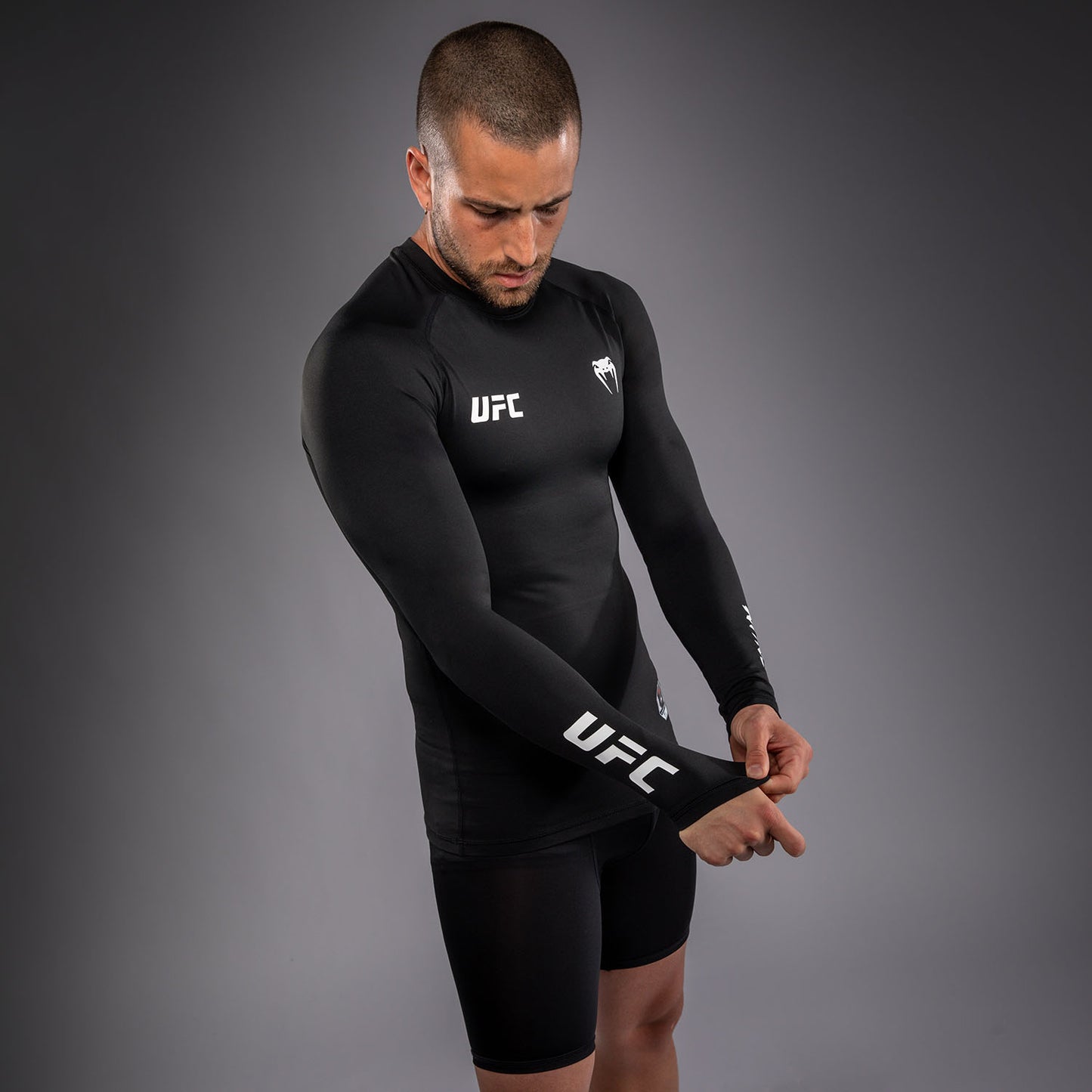 Venum UFC Unity by Venum Authentic Fight Week Rashguard Tecnica a Maniche Lunghe da Uomo - Nero