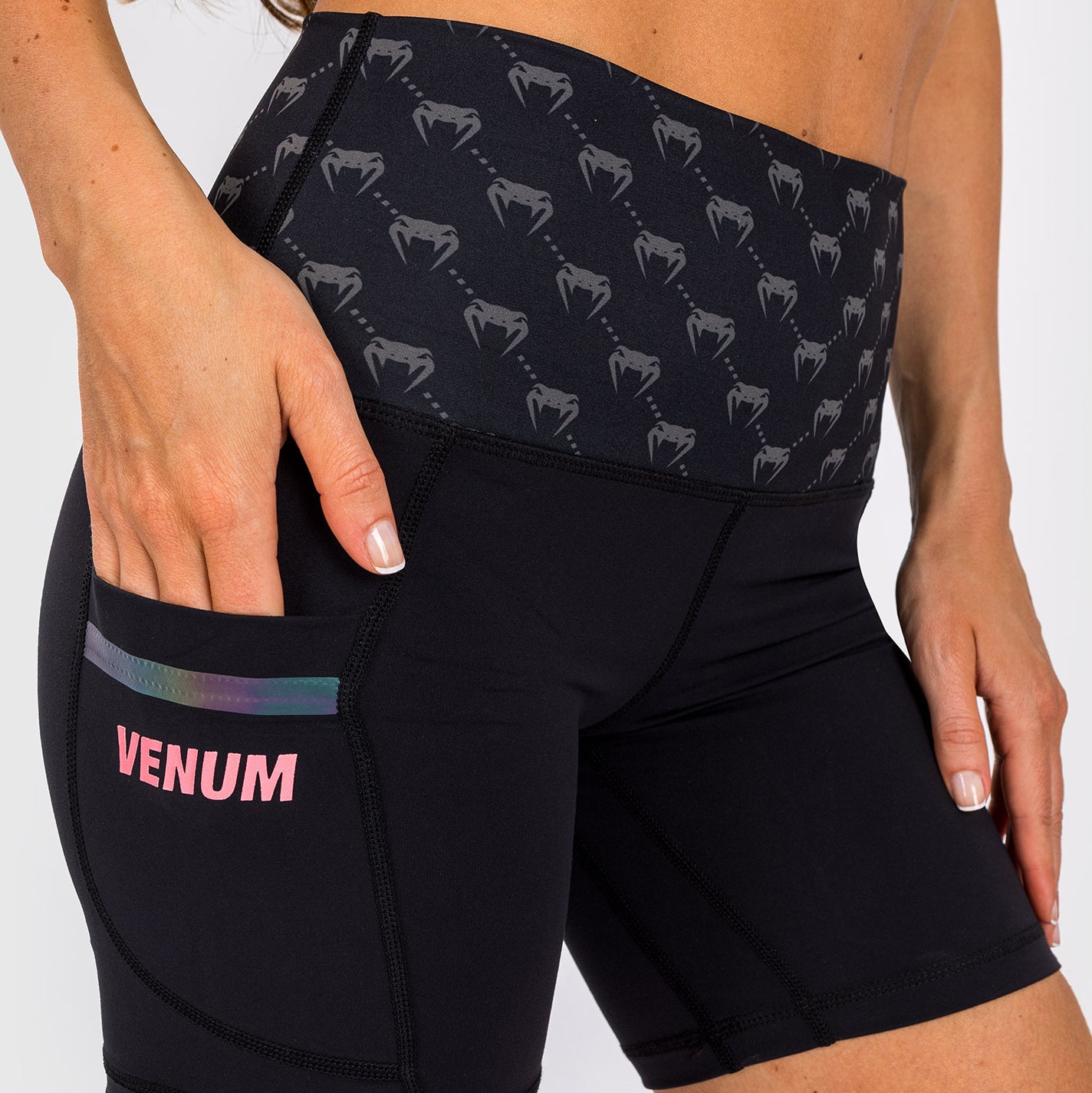 Pantaloncini da bici da donna Monogram Venum – Nero/Oro rosa