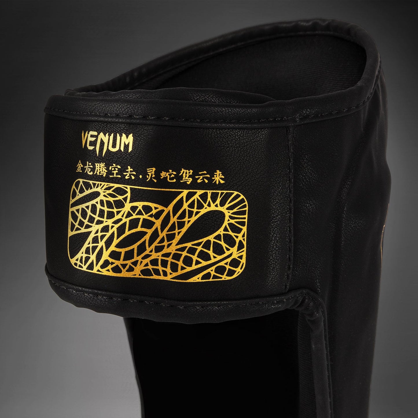 Venum Serpenti Paratibie – Nero/Argento/Oro