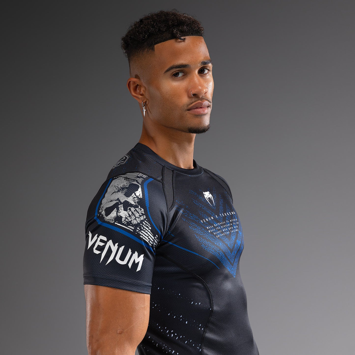 Venum x TEKKEN 8 - Paul Phoenix Rashguard a maniche Corte - Nero/Blu