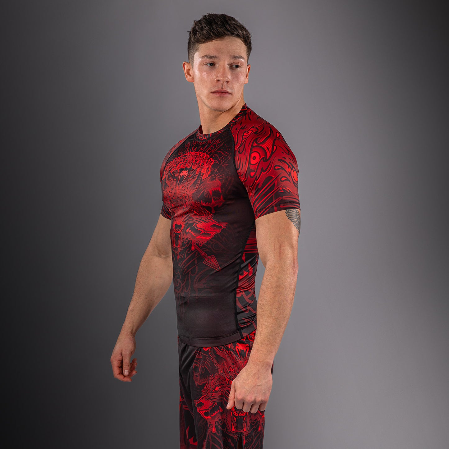 Venum Wolf Atak Rashguard a Maniche Corte – Nero/Rosso