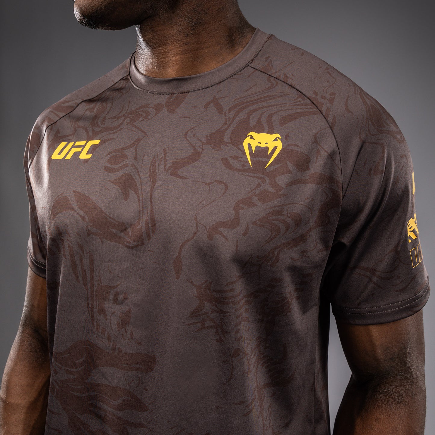 UFC Fusion by Venum Fight Week Maglietta Dry-Tech per Uomo - Marrone terra