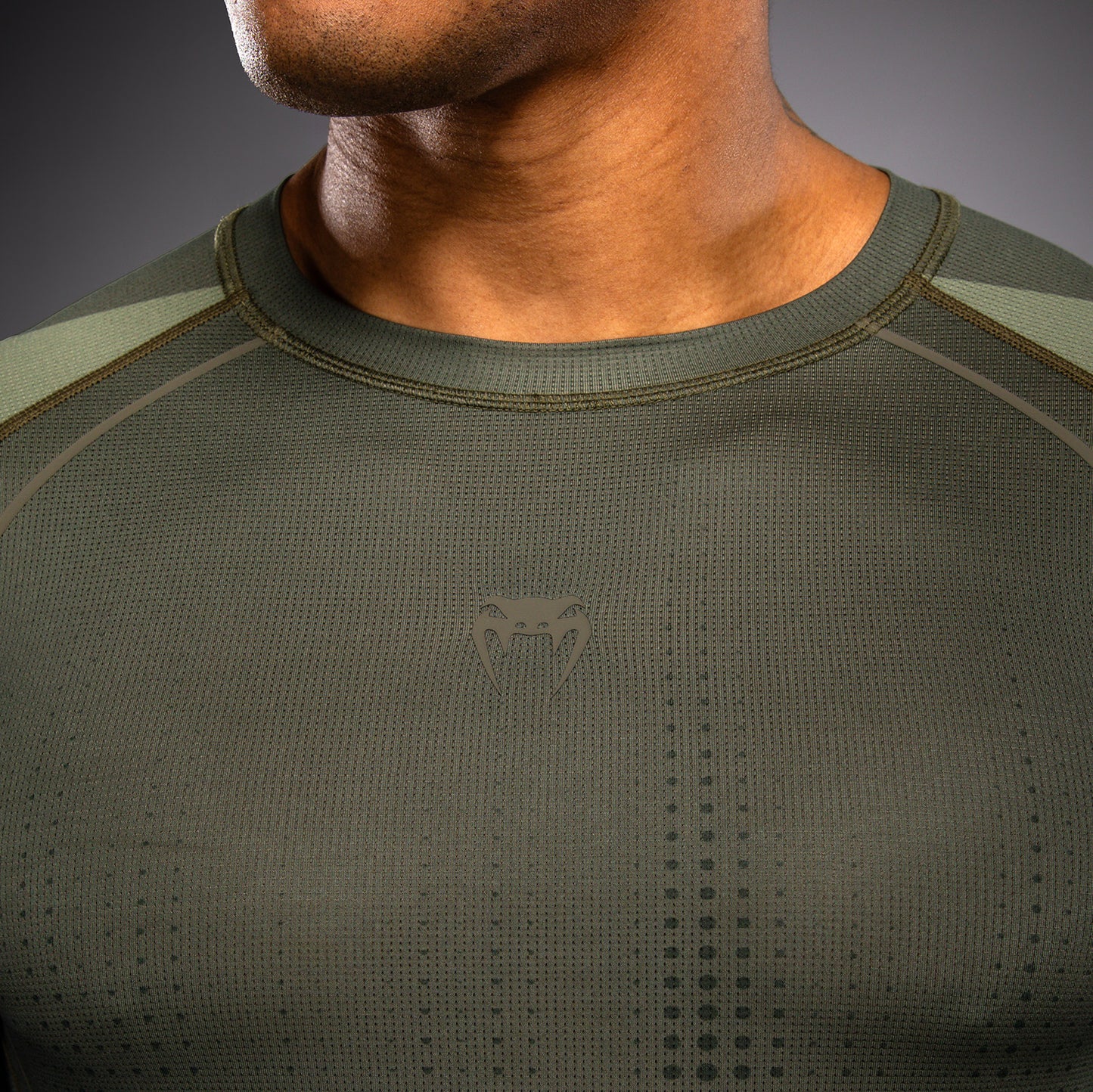 Venum Stealth Rashguard a Maniche Lunghe – Kaki/Verde Scuro