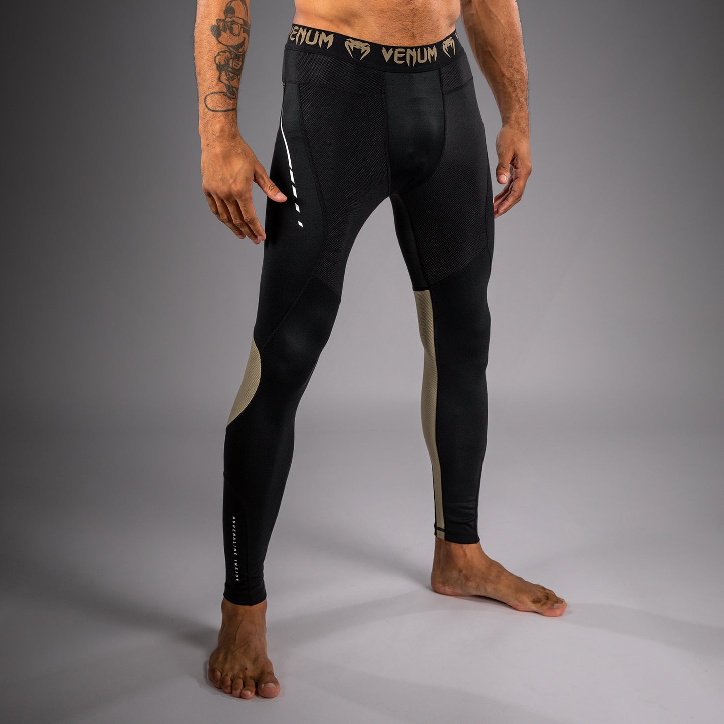 Venum Adrenaline Pantaloni Compressivi – Nero/Sabbia