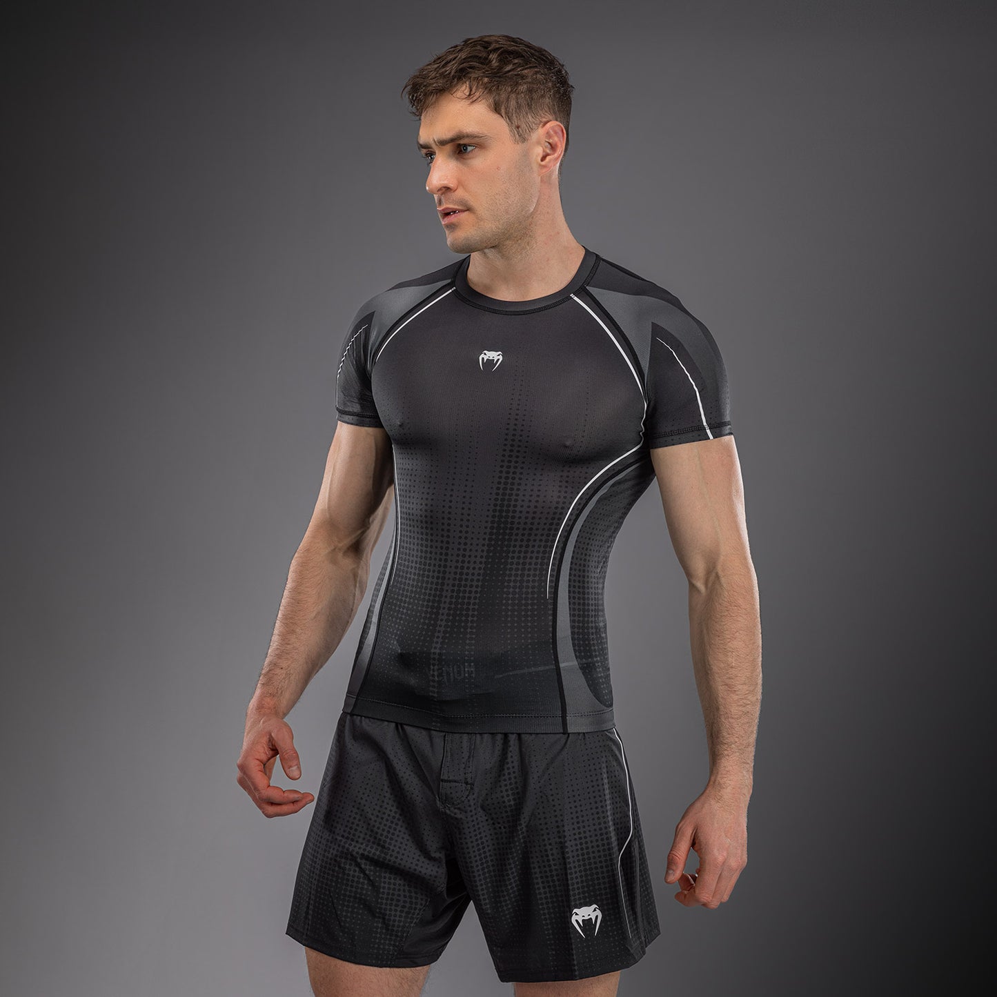 Venum Stealth Rashguard a Maniche Corte – Nero/Bianco