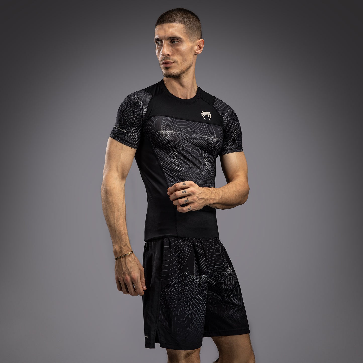 Venum G-Fit Air Rashguard a maniche Corte - Nero Profondo/Sabbia Del Deserto
