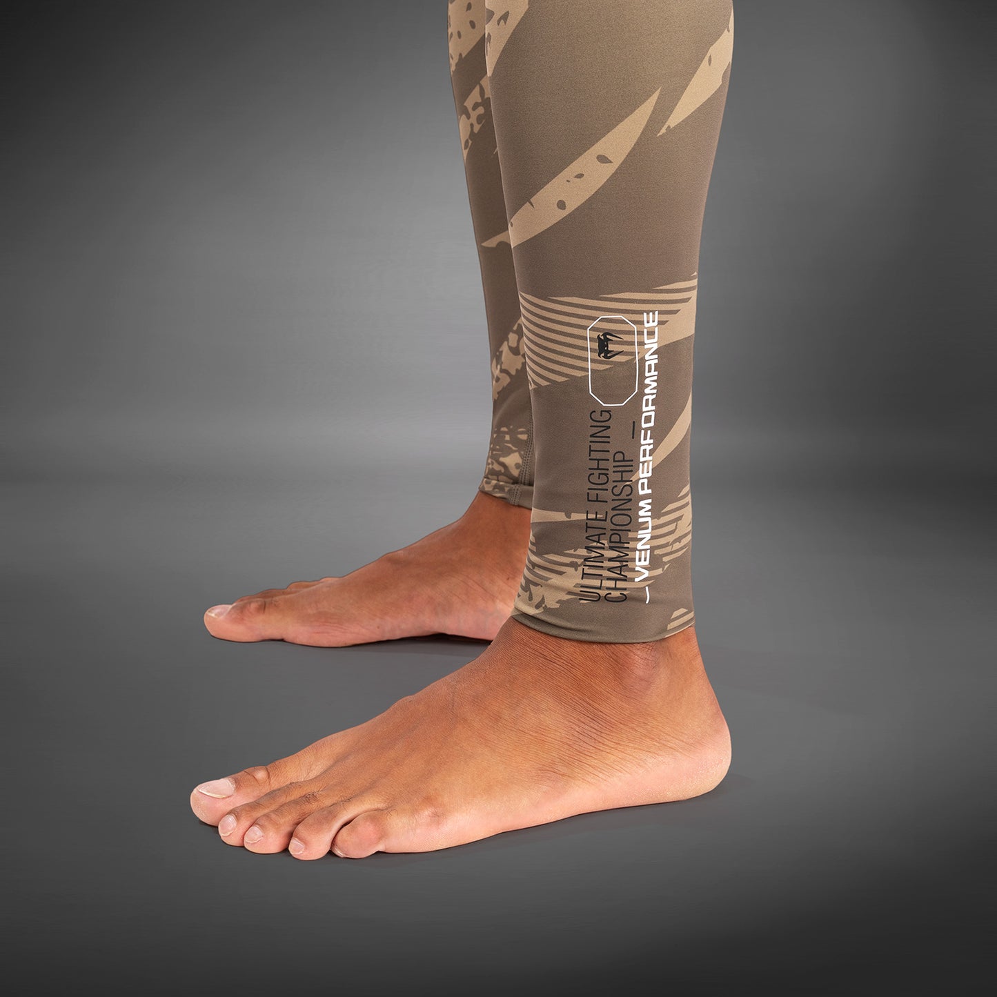 UFC Adrenaline by Venum Fight Week performance Pantaloni A Compressione - Desert Camo