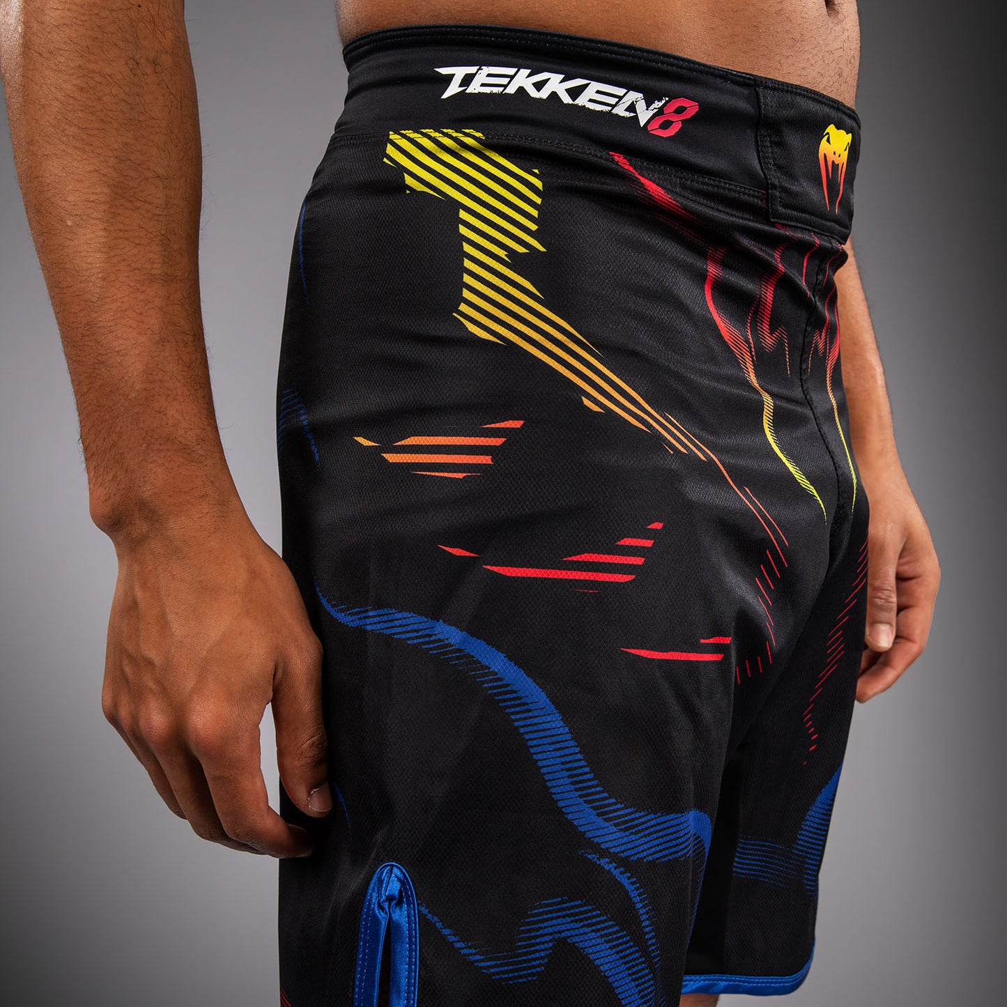 Venum x TEKKEN 8 Pantaloncini da Combattimento - Yoshimitsu - Nero/Arancione