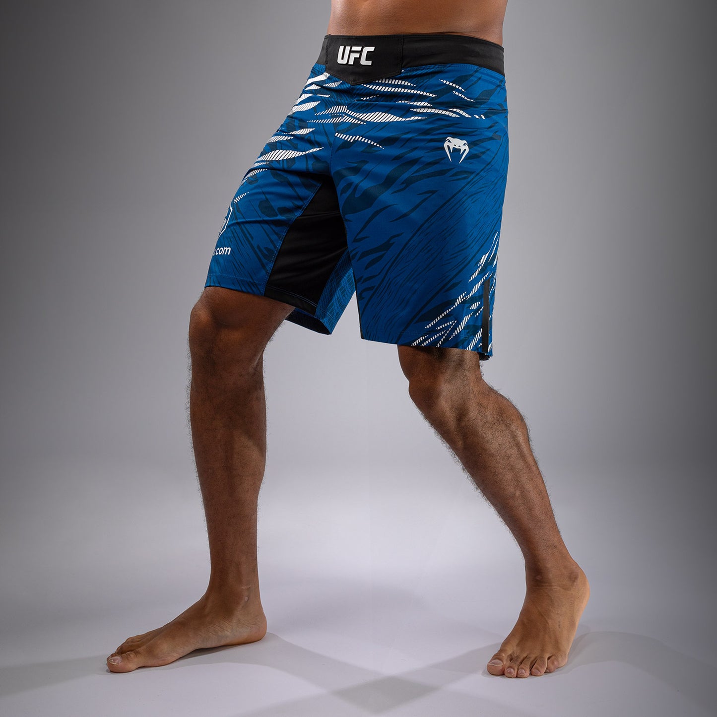 UFC Fusion by Venum Authentic Fight Night Shorts da Lotta per Uomo - Fit Largo - Blu
