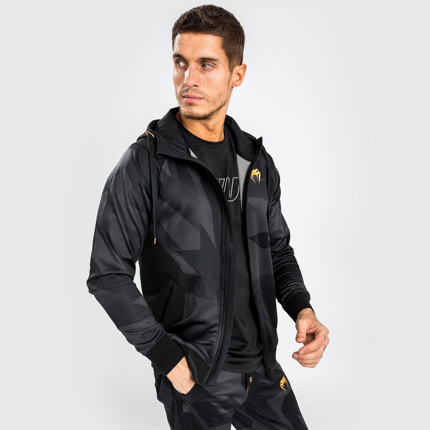 675 / 5 000 Résultats de traduction Felpa con cappuccio Venum Razor - Nero/Oro