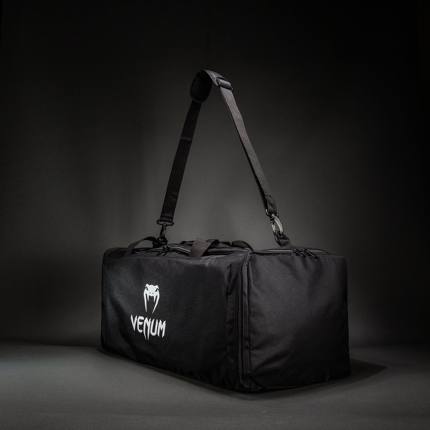 Venum Essential Borsa Sportiva (61L) – Nero