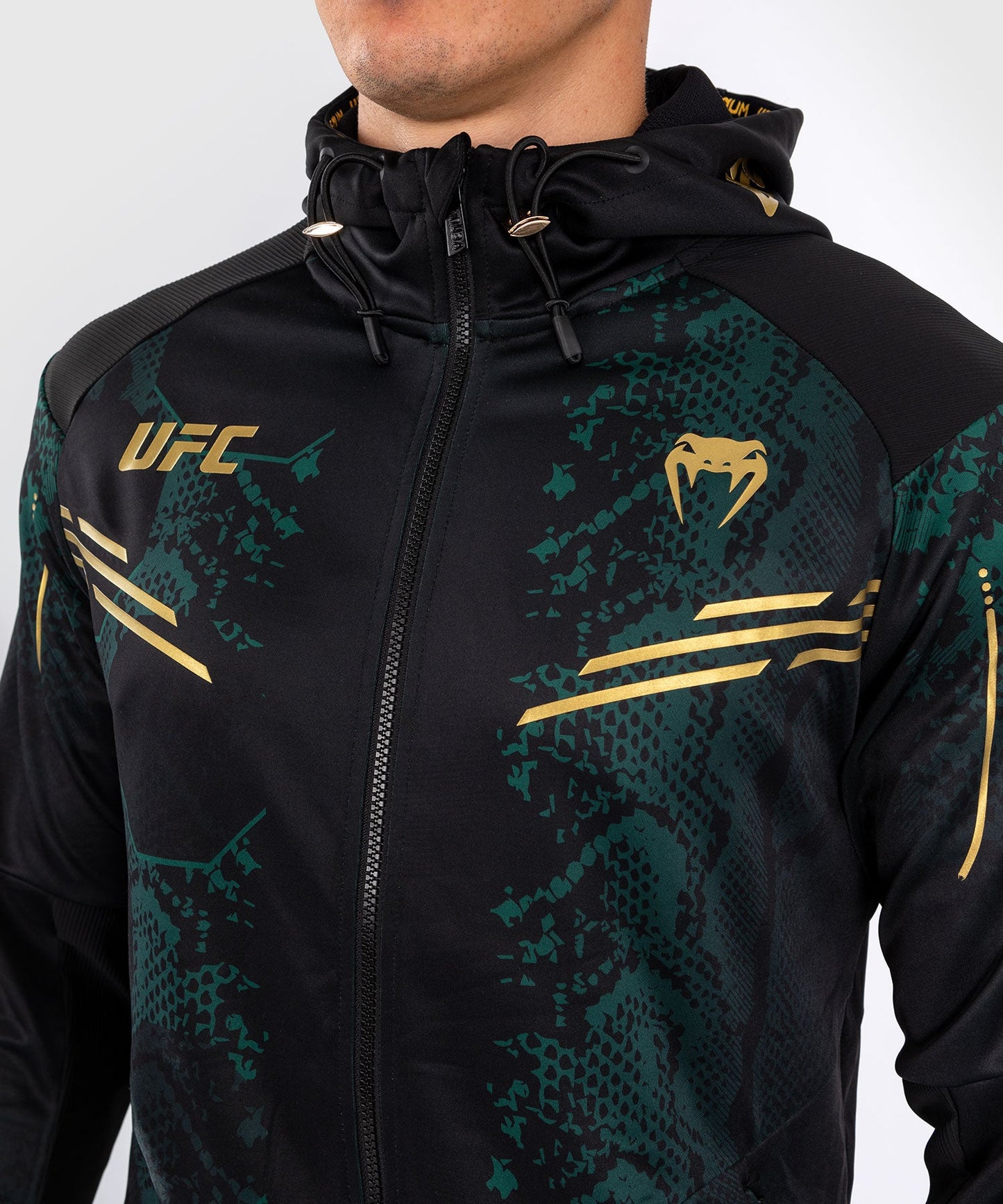UFC Adrenaline by Venum Personalized Authentic Fight Night Felpa con cappuccio Walkout da uomo - Emerald Edition - Verde/Nero/Oro