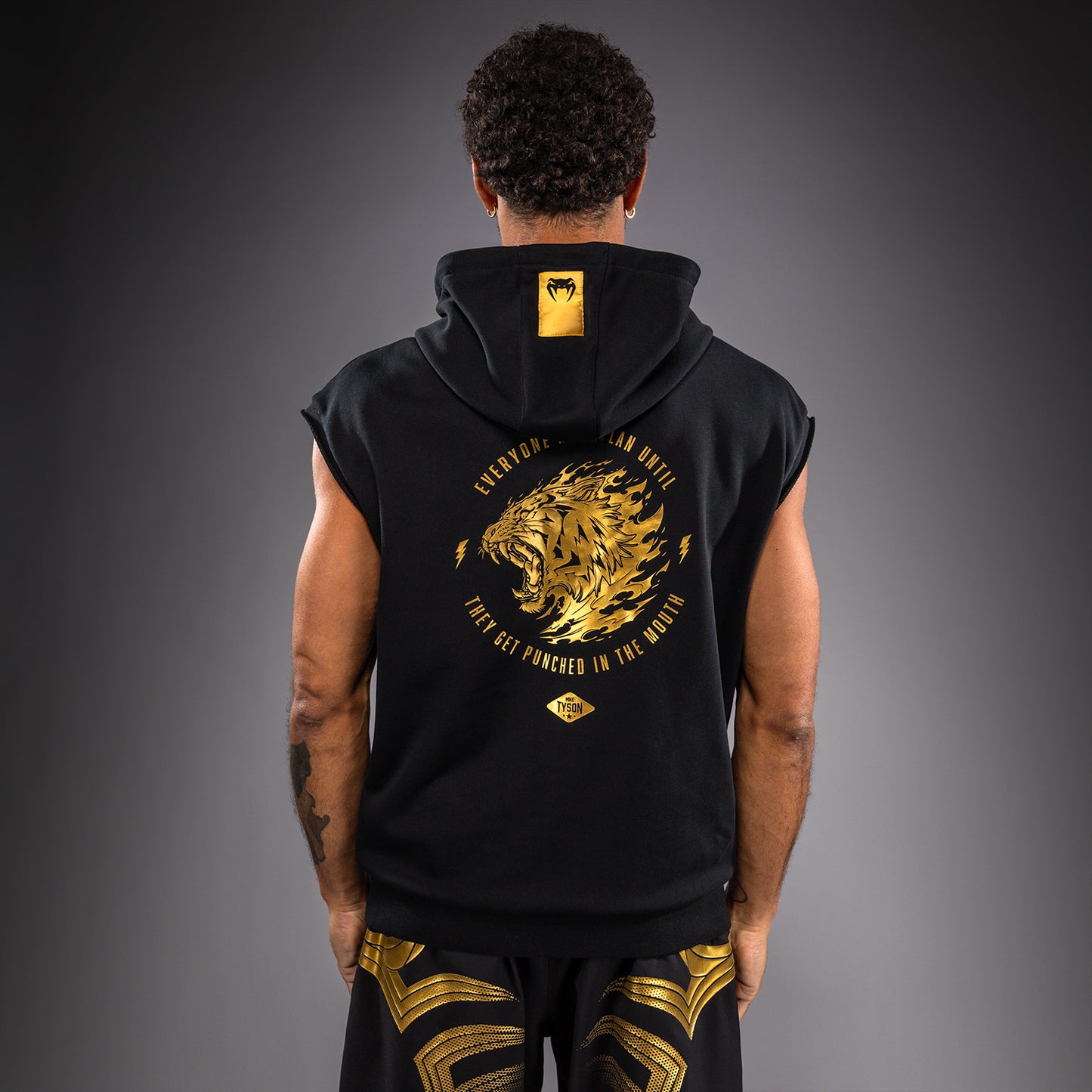 Venum x Mike Tyson Tiger Felpa con Cappuccio Senza Maniche - Nero/Oro