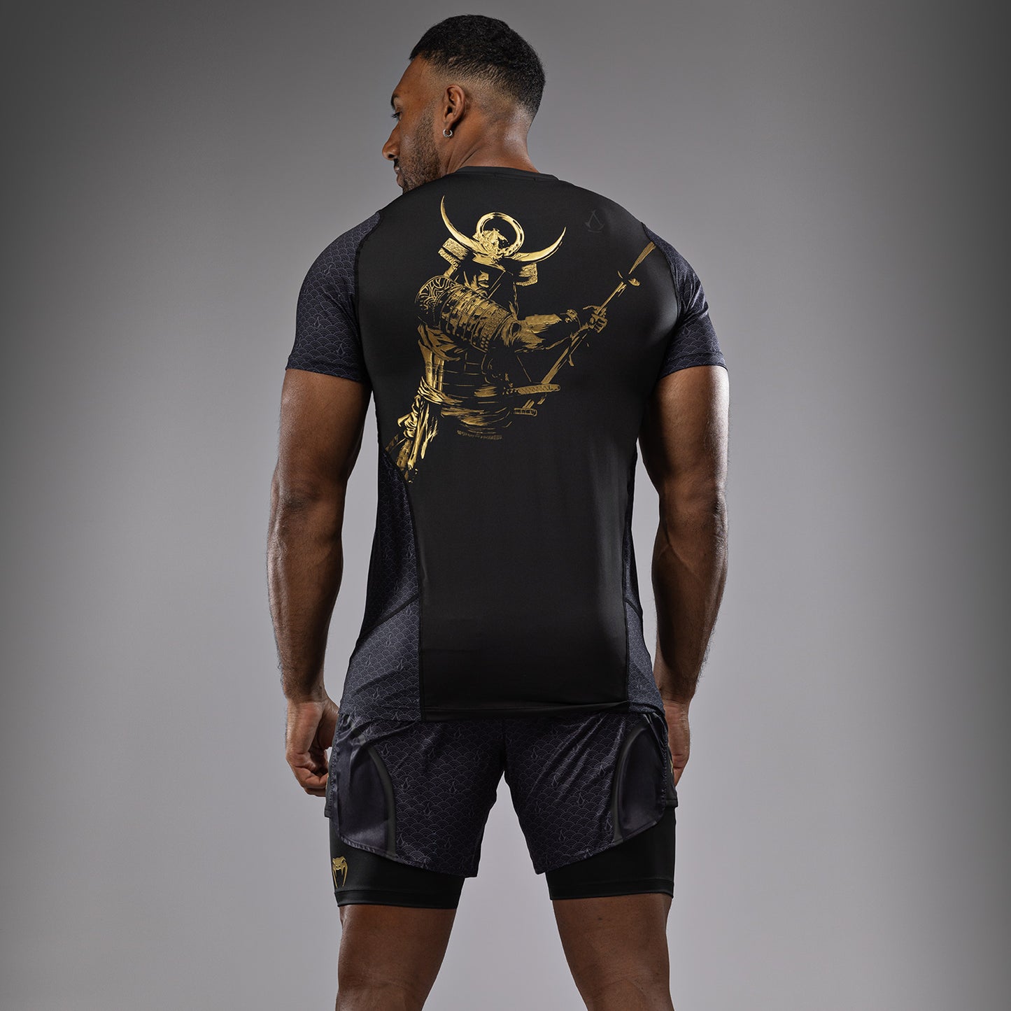 Venum x Assassin’s Creed Shadows Maglietta Dry-Tech da uomo - Nero/Oro