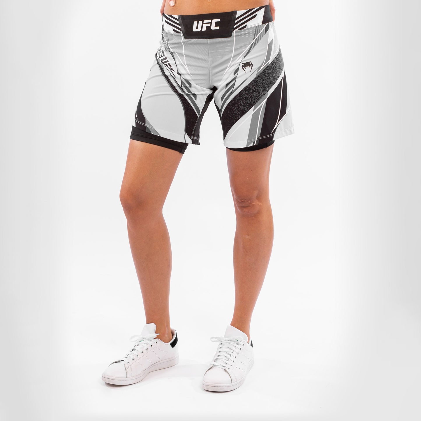 Fightshorts Donna UFC Venum Authentic Fight Night - Vestibilità Lunga - Bianco