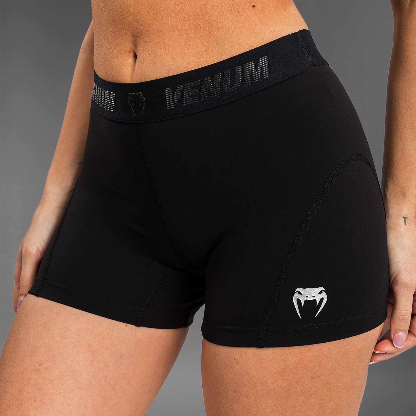 Venum Elevate Pantaloncini Vale Tudo da donna - Nero