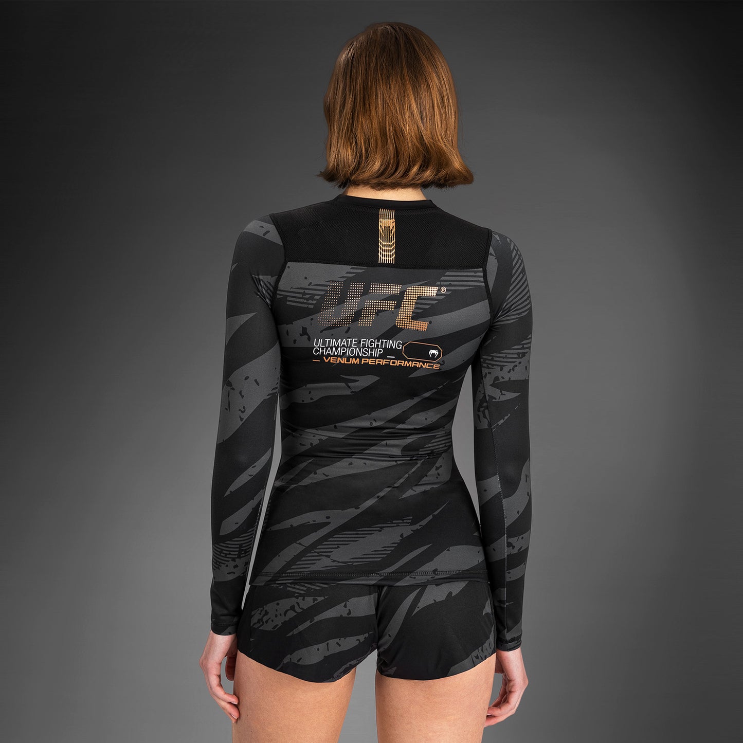 UFC Adrenaline by Venum Fight Week Rashguard A Manica Lunga da Donna - Urban Camo