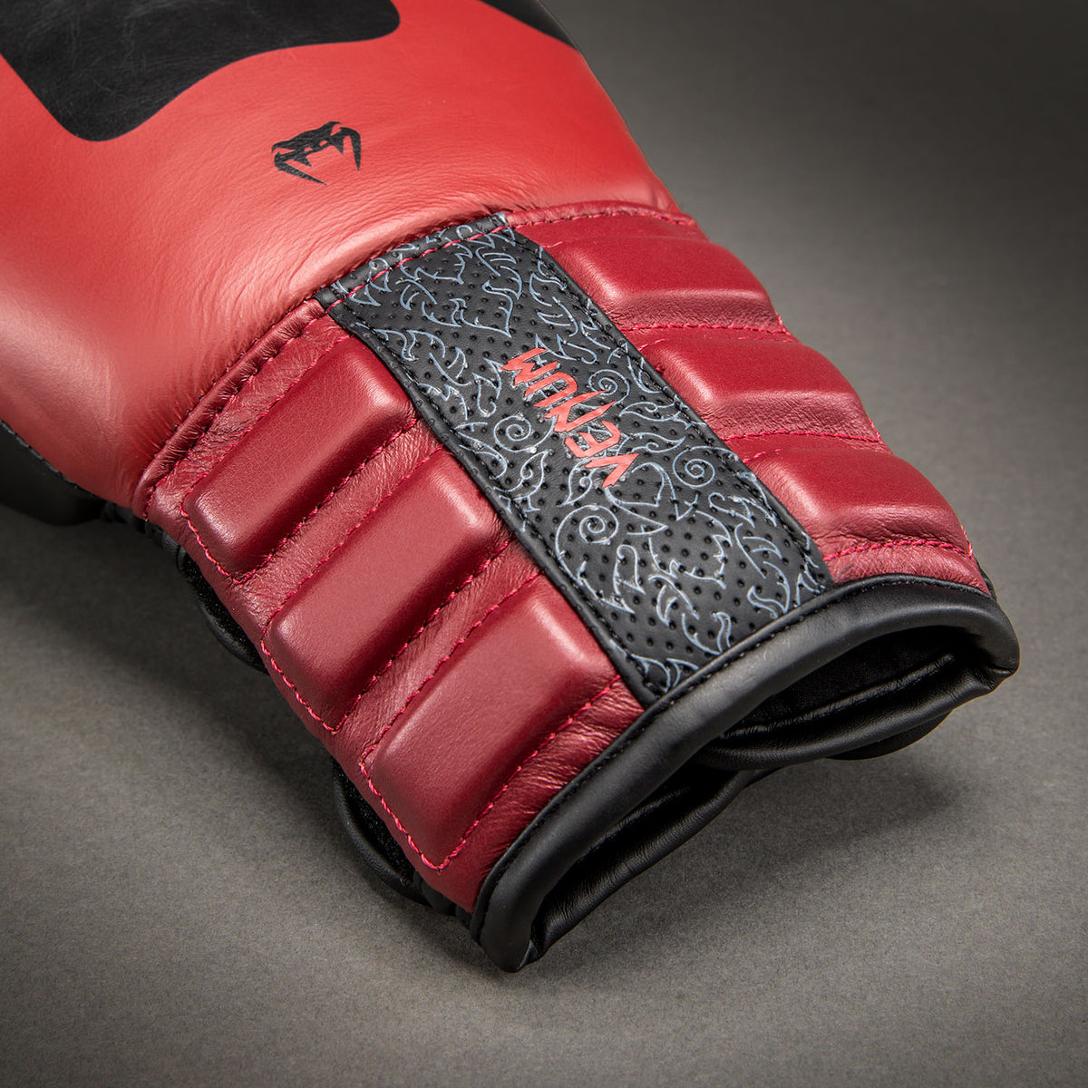 Venum Reverso Guanti da Boxe – Nero/Rosso