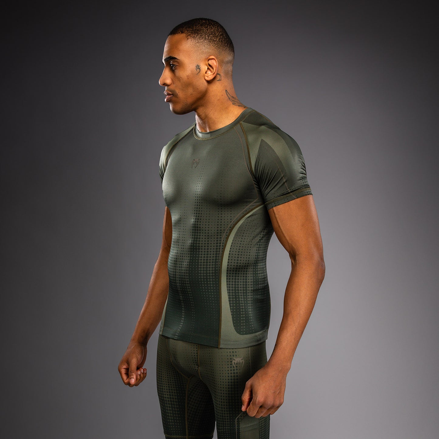 Venum Stealth Rashguard a Maniche Corte – Kaki/Verde Scuro