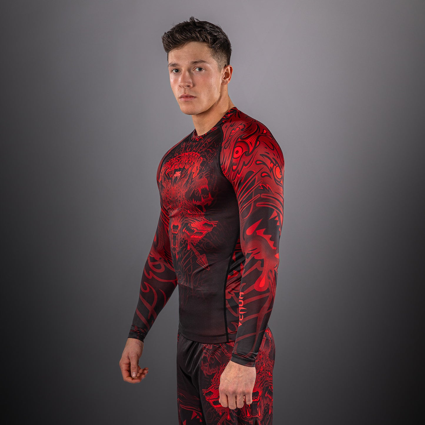 Venum Wolf Atak Rashguard a Maniche Lunghe – Nero/Rosso